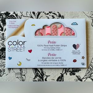 ✨Sold✨Color Street Color Me Impressed (Petite)